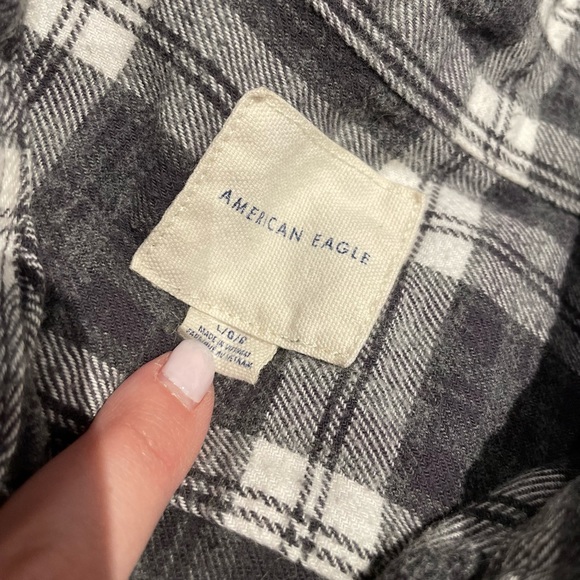 Plaid Grey & White Long-Sleeve Button Down - Picture 7 of 8